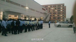 格兰仕2000名工人打砸工厂 特警进厂戒备